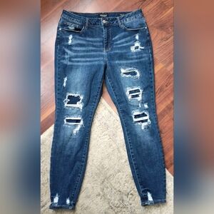 Judy Blue Med/dark Wash Skinny Fit Women’s Jeans Size 14W mid rise Distressed